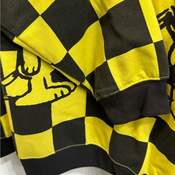 Peanuts Yellow and Black Hybrid Apparel - Picture 7 of 8